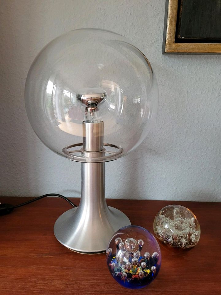 Lampe Tischleuchte 70er Jahre vintage retro space age Glaskugel in Mettmann