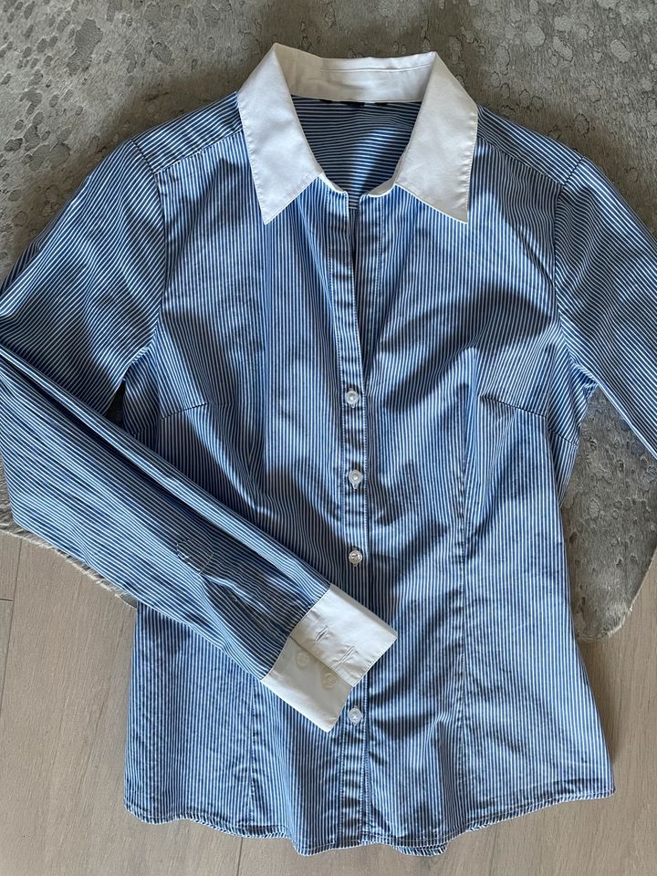 Bluse Hemd Shirt Top gestreift hellblau weiß langsam XS 34 Taille in München