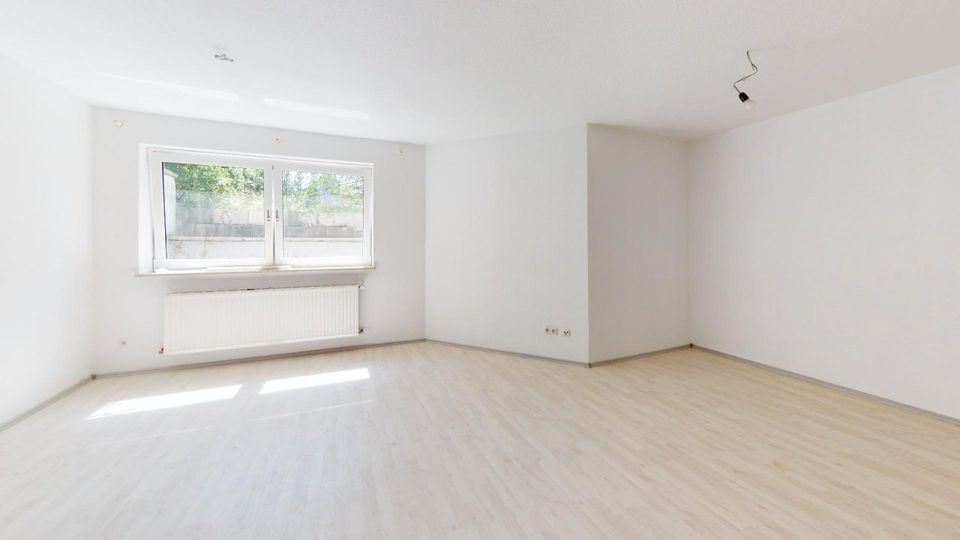 Gepflegte 1 1/2 Zimmer Souterrain-Apartment  inkl. EBK und Duschbadezimmer + Garten in Weiden (Oberpfalz)