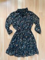 Kleid mit dezentem Blumenmuster XS Bayern - Taufkirchen München Vorschau