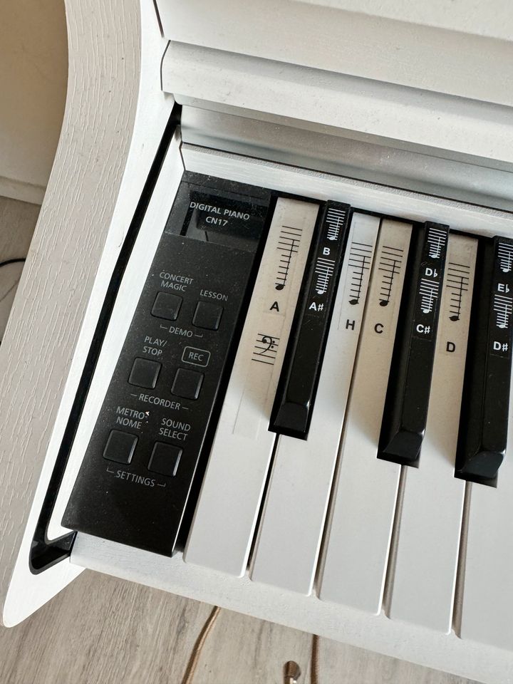Kawai e Piano CN 17 W in weiß mit Hocker selten benutzt in Magdeburg