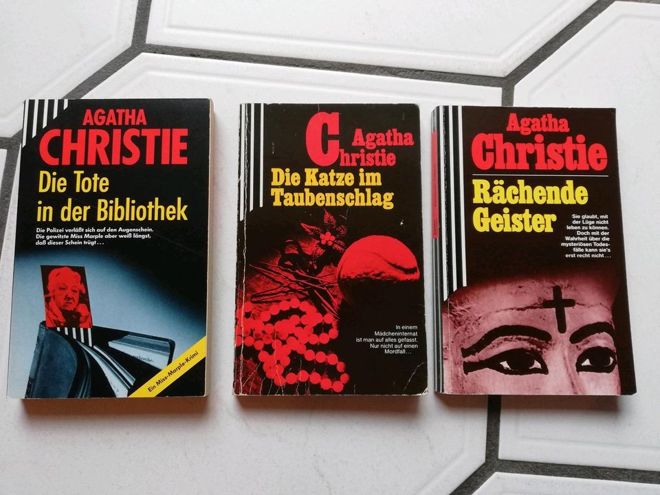 Agatha Christie Bücher (8 Stück) in Aurich