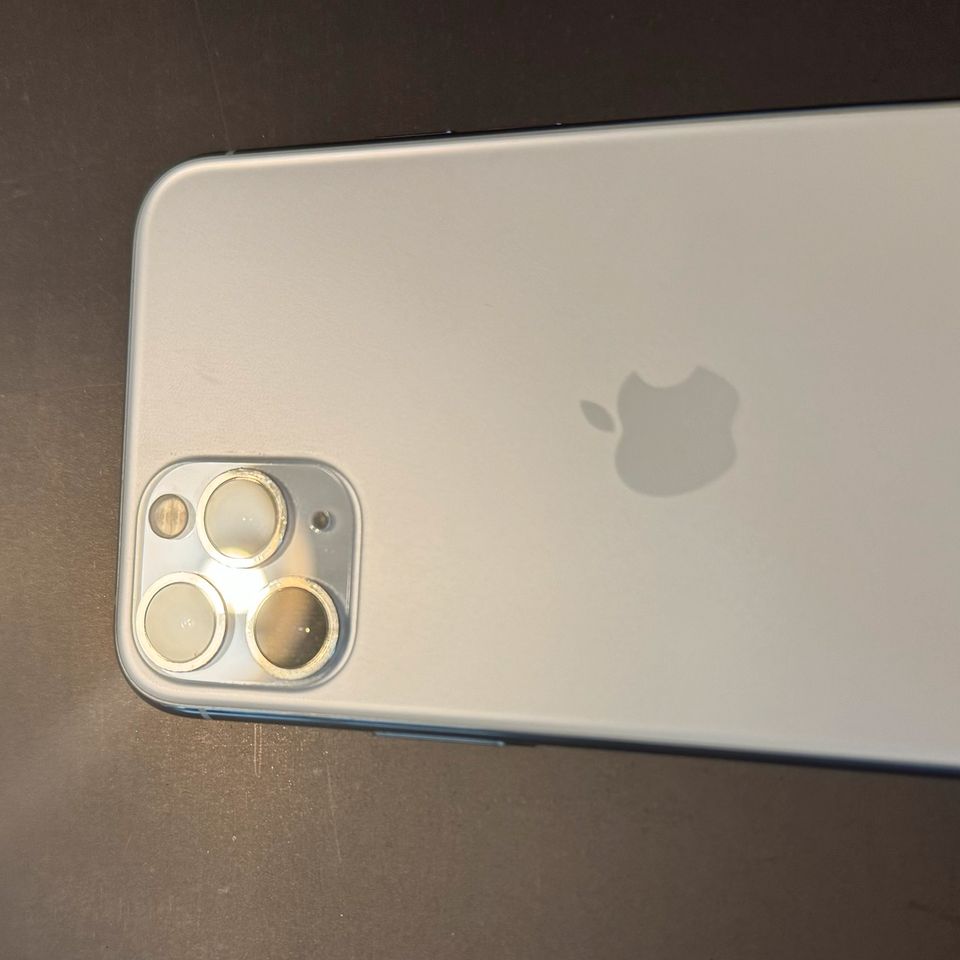iPhone 11 Pro 256 GB in Weiß – Top Zustand in Bad Liebenzell