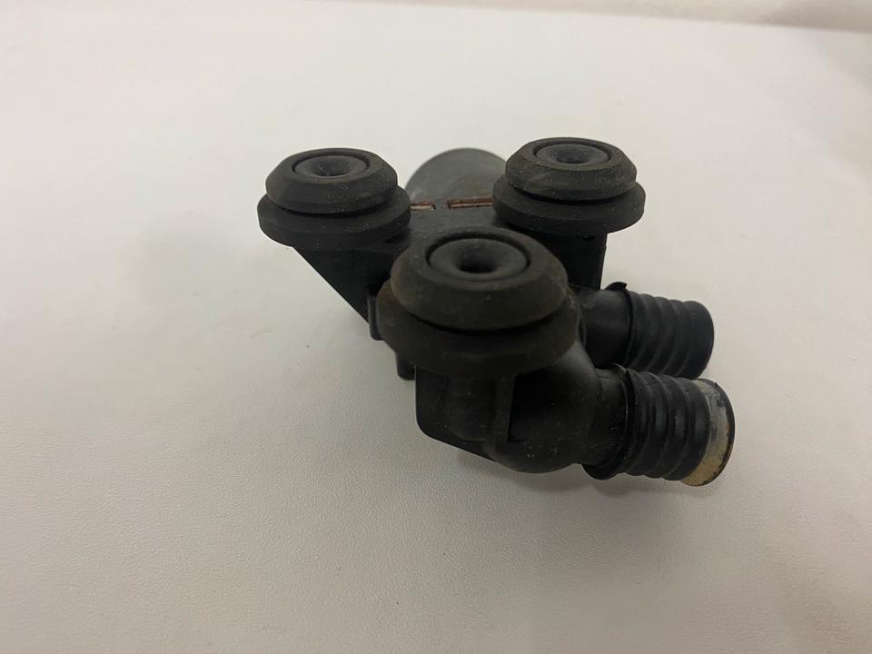 BMW E46 E38 X3 E83 Wasserpumpe 8369805 Wasserventil Heizung in Olpe