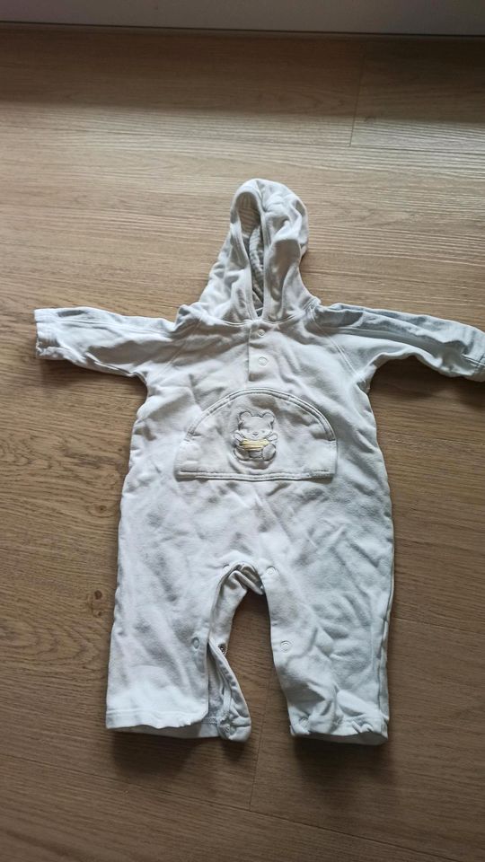 H&M Overall / Onesie / Schlafanzug mit Kapuze in Schwendi