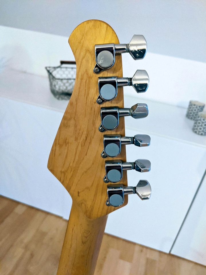 E-Gitarre Marathon Replay Series schwarz weiß retro Stratocaster in Bochum