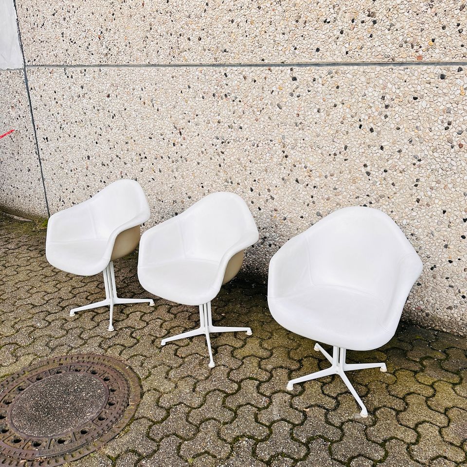 SETPREIS! 3x Herman Miller / Vitra - Charles & Ray Eames - Fiberglass Armchair | Stühle / Sessel | Zeitloser Designklassiker | La Fonda in Düsseldorf