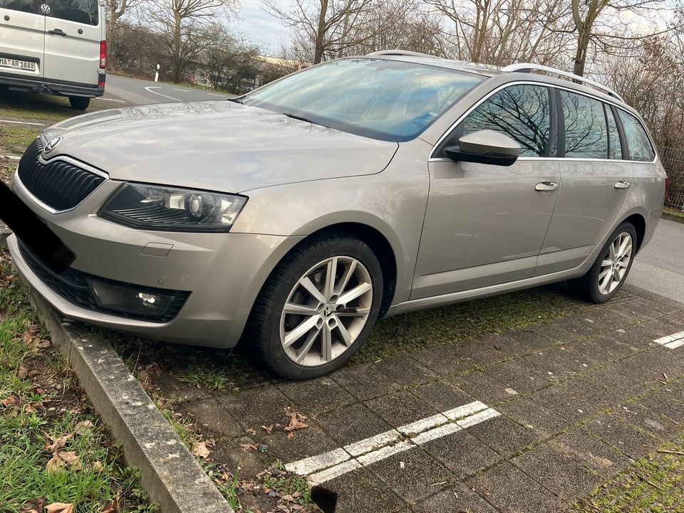 ŠKODA OCTAVIA 2.0 tdi green tec dsg elegance--*neue Bremsen* in Heidelberg