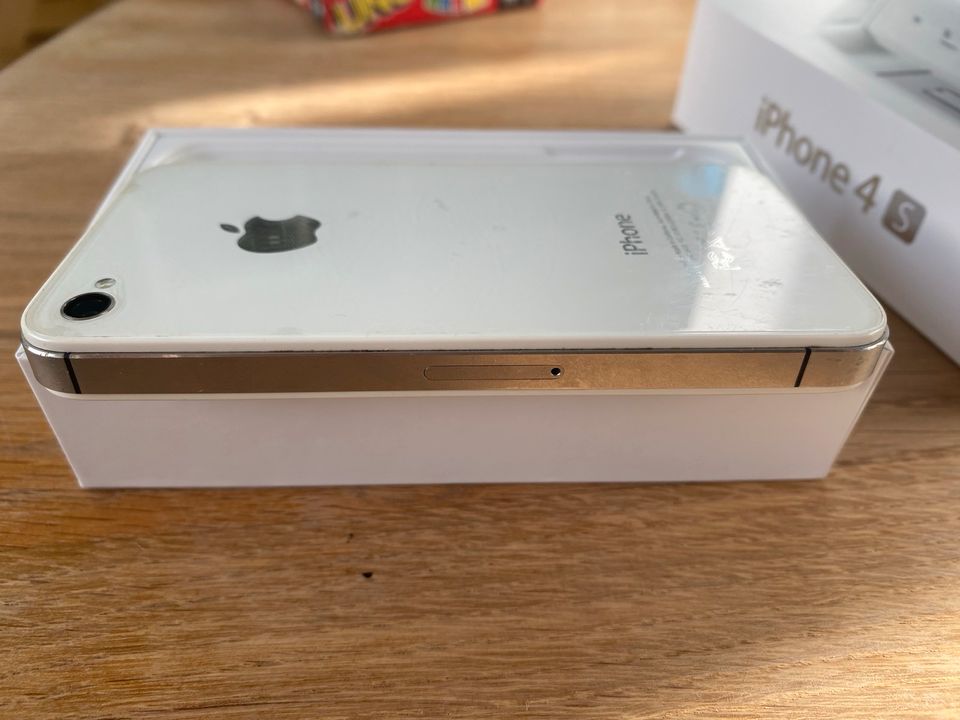 iPhone 4s; 8gb; weiß in Gerlingen