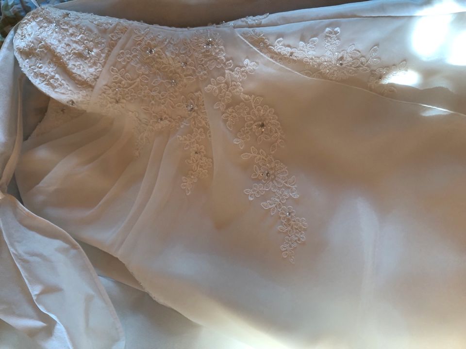 Brautkleid weiß in Porta Westfalica