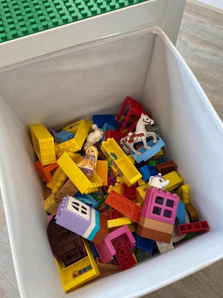Lego Duplo Ikea Kallax Duplo Tisch mit gemischtem Inhalt in Schriesheim