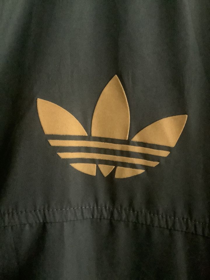 WINDBREAKER ADIDAS. GR L. TOP ERHALTEN in Hamburg