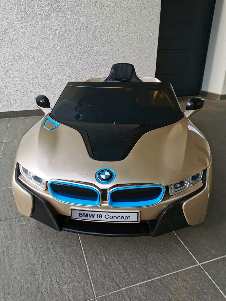 BMW Elektroauto i8 in Mühlhausen-Ehingen