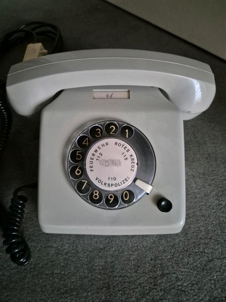 Altes Telefon Alpha DDR Schnurtelefon mit Wählscheibe 07/1988 in Sankt Augustin