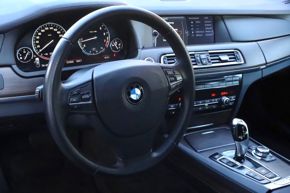 BMW 750Li xDrive Exclusiv Leder Schiebedach Xenon in Reichshof