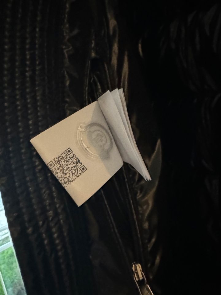 Moncler Jacke Größe 6 (L-XL) neuwertig in Regen