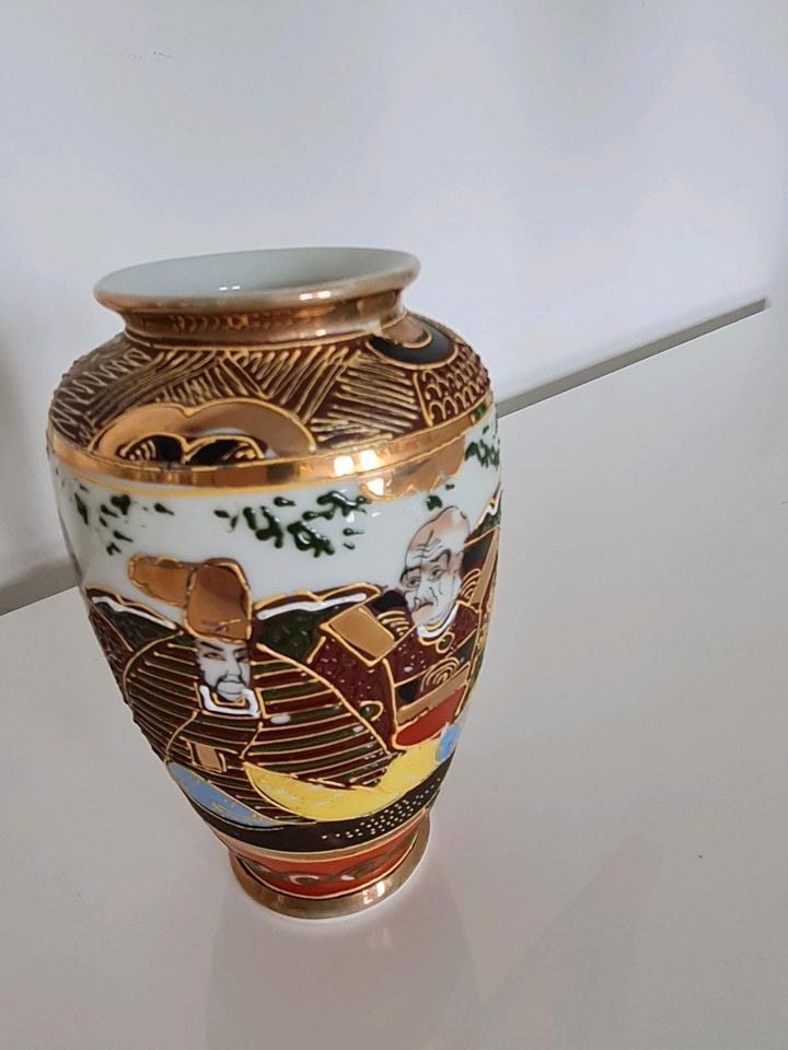 Alte kleine Chinesische porzellan Vase "Gold Handmalerei" in Berlin