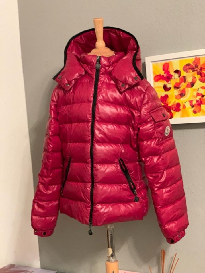 Moncler Jacke Daunenjacke  Gr 134 in Offenbach