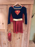 Supergirl Kostüm 140/146/152 steht Large drinnen Bayern - Burkardroth Vorschau