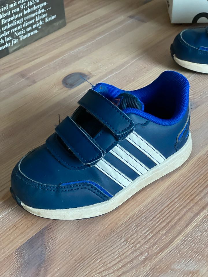 Adidas Sneaker Größe 25 blau weiß in Blankenfelde-Mahlow