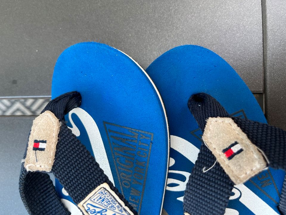 Flip Flops Hilfiger 25/26 in Schauenburg