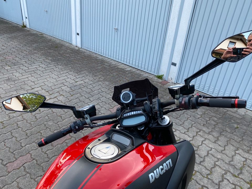 Ducati Diavel 1200 Red Carbon in Gröbenzell