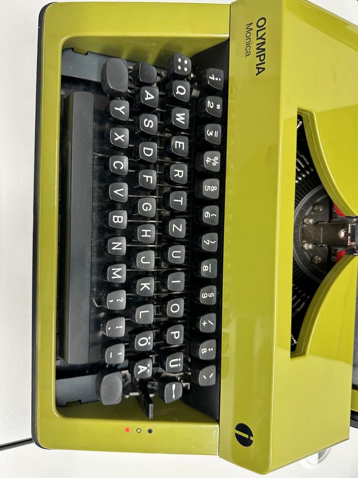 Schreibmaschine Olympia Monica grün, Kofferschreibmaschine in Aham