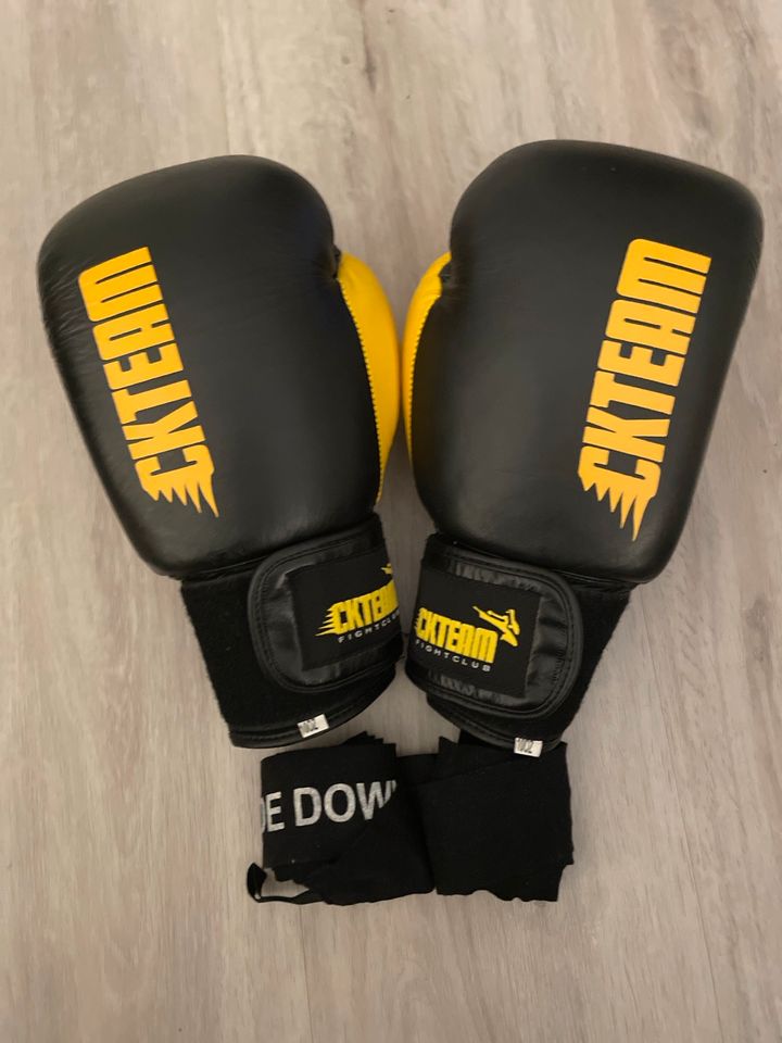 Kickbox Handschuhe & Bandagen 10 OZ in Meckenheim