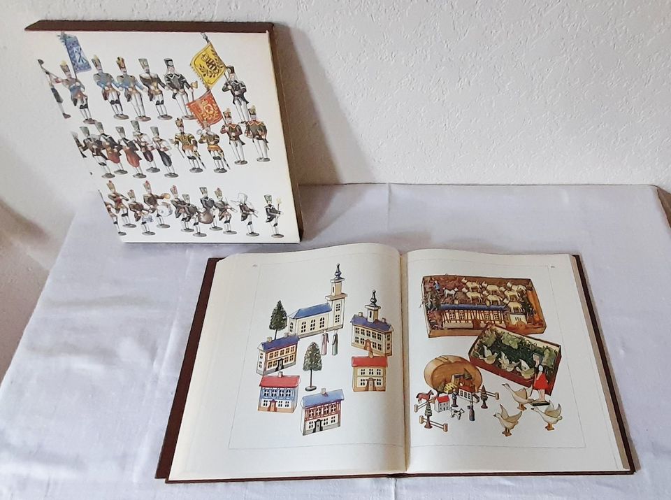 wertvolles Kunstbuch "Holzspielzeug aus dem Erzgebirge" in Leipzig