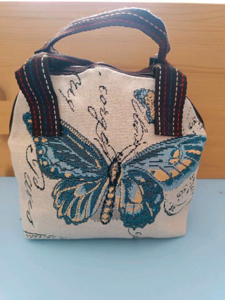 Kleine Schmetterling Stickerei Handtasche in Grafenau