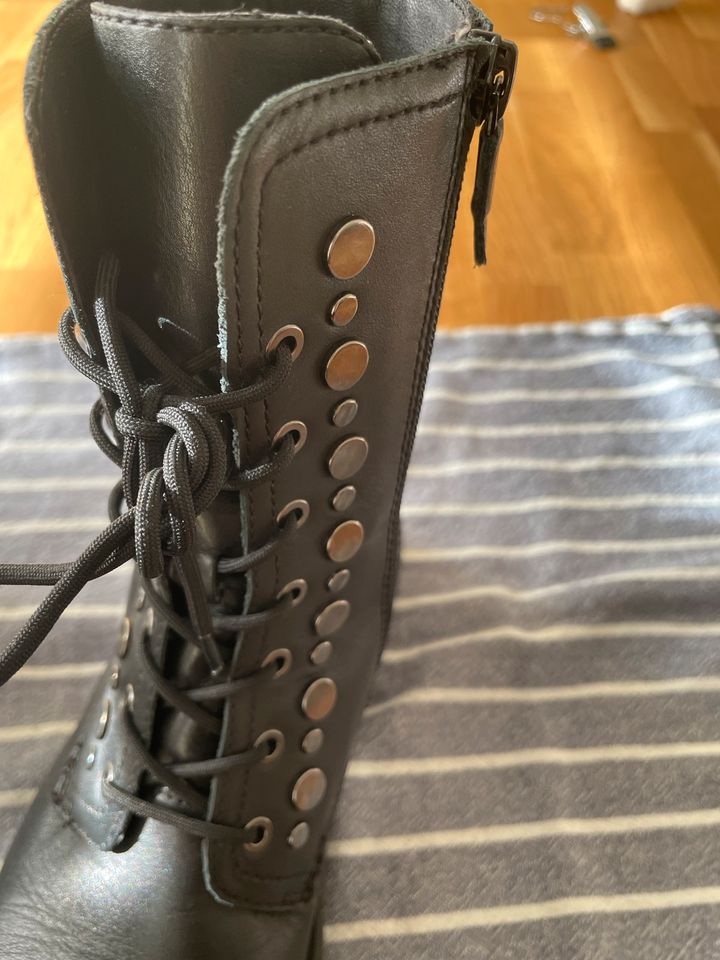 Tamaris Boots schwarz Leder Nieten Gr. 36 in Köln - Bayenthal | eBay  Kleinanzeigen ist jetzt Kleinanzeigen