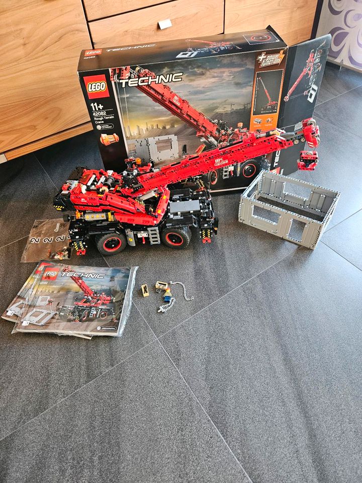 Lego Technic 42082 Geländegängiger Kranwagen 2-in-1-Set ovp in Kirchheim unter Teck