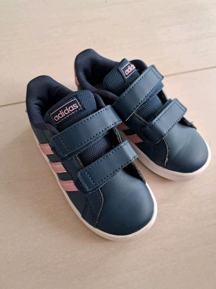 Adidas Schuhe, Mädchen. Größe 25 in Mülheim (Ruhr)
