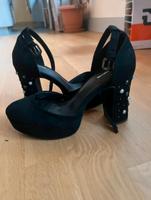 Schwarze Heels mit steinen Bayern - Fürth Vorschau