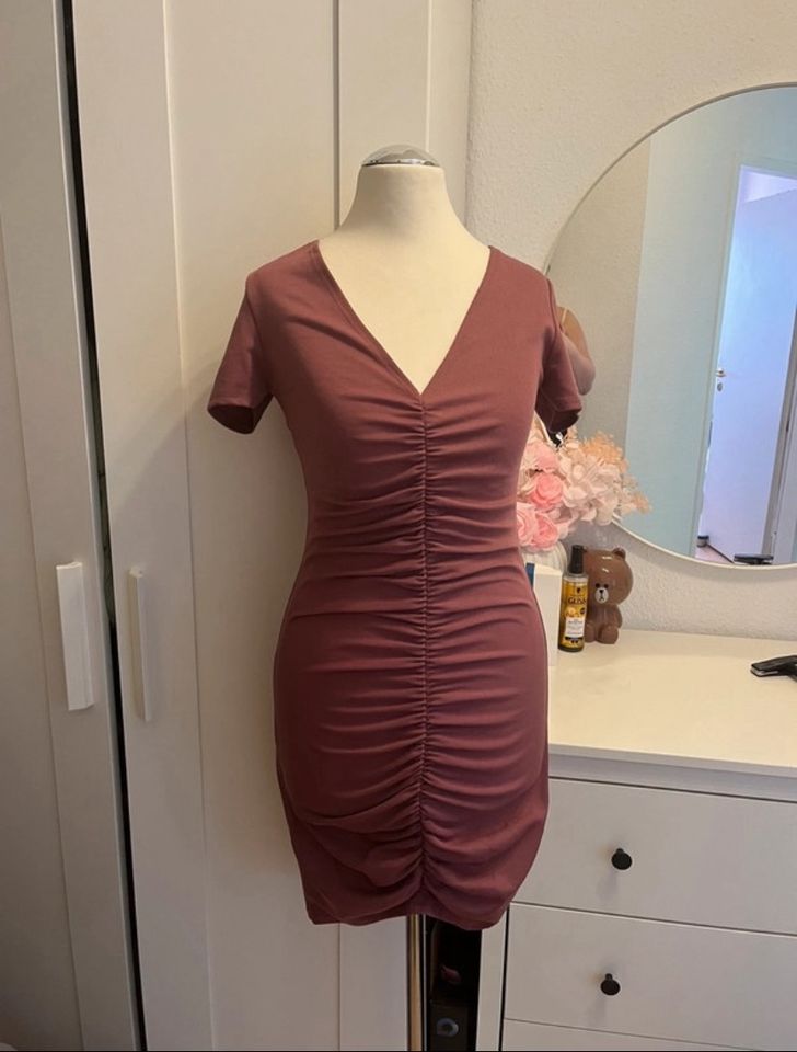 Mauve rose Sommerkleid Kleid mit raffungen Größe XS zara neu in Heiligenhaus