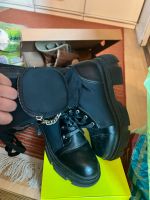 Schwarze Damen Stiefel mit Mini Taschen an den Seiten Nordrhein-Westfalen - Grevenbroich Vorschau