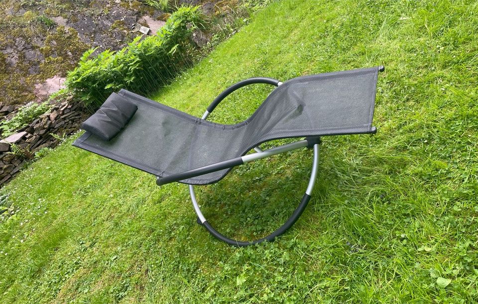 Relaxliege ergonomisch Gartenliege zum Sonnen, klappbar grau in Pössneck
