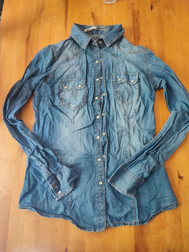 Jeans Bluse dünn Gr. S 164 in Berlin