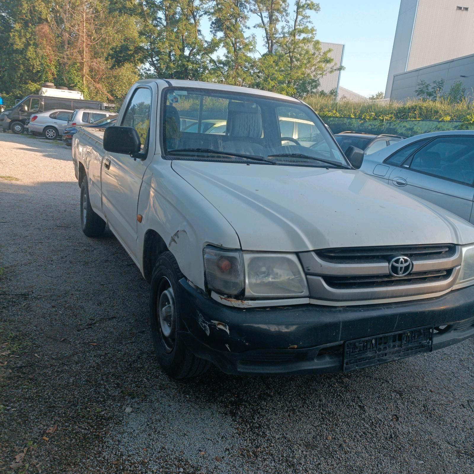 Abbildung des Autos Toyota Hilux BJ 2002  2,…