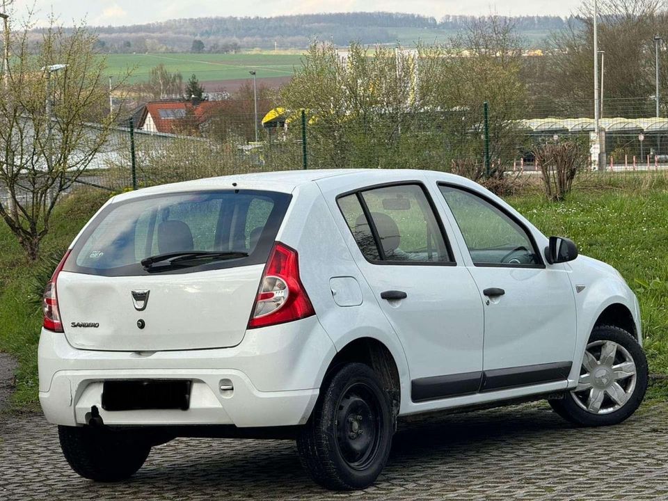 Dacia Sandero 1.2 16V Laureate Tüv Neu in Murr Württemberg