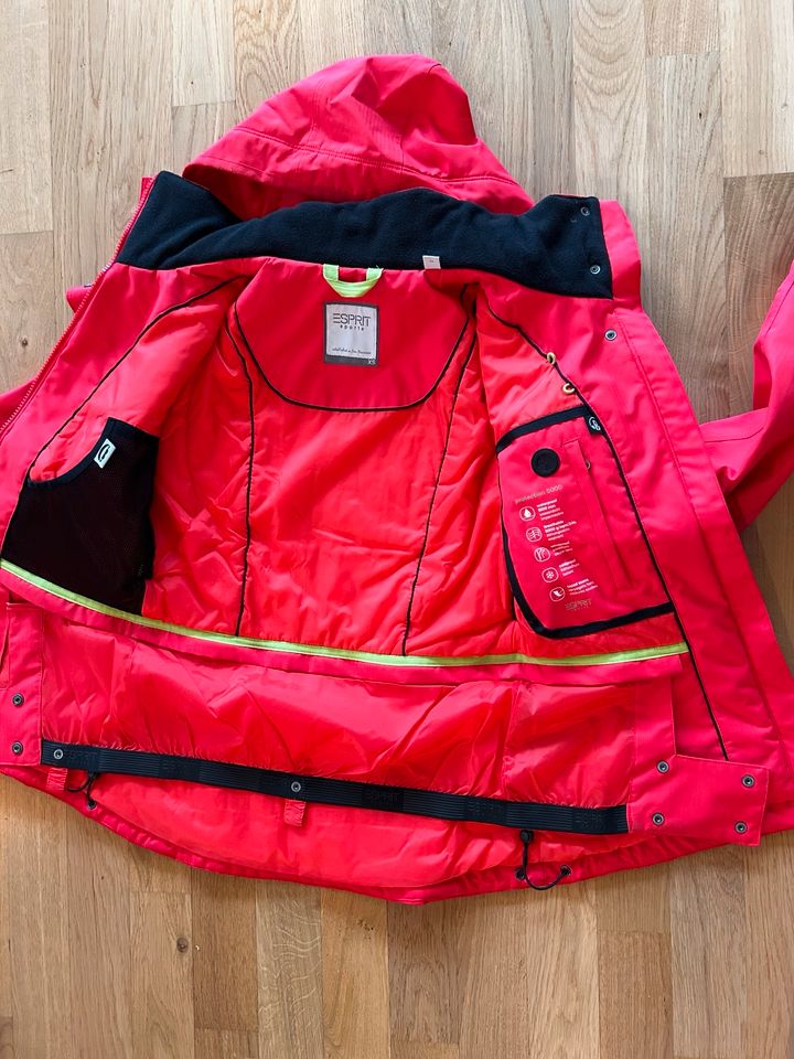 Esprit Skijacke Neon Korallrot Gr. XS in Willich