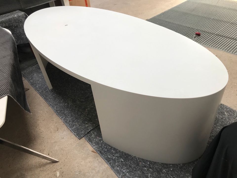 Designer Tisch Büro Schreibtisch weiß massiv & schwer 115x260x75 in Framersheim