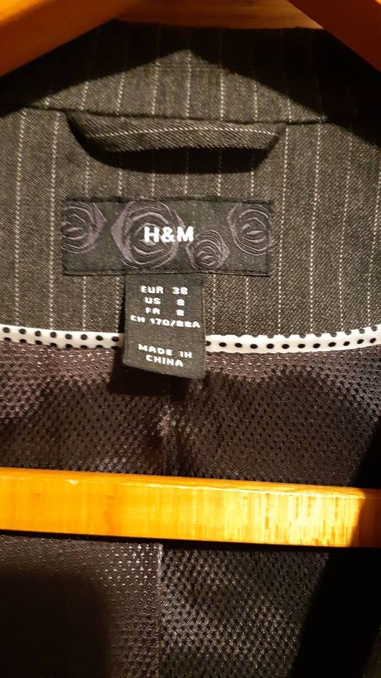Coole Jacke von H&M. Größe 38. Zustand wie neu. in Hannover