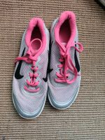 Sneaker Turnschuhe Sportschuhe Nike Mädchen 35 Niedersachsen - Langenhagen Vorschau