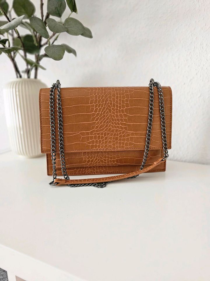 Umhängetasche neu braun Lederimitat Kette Schultertasche in Cuxhaven