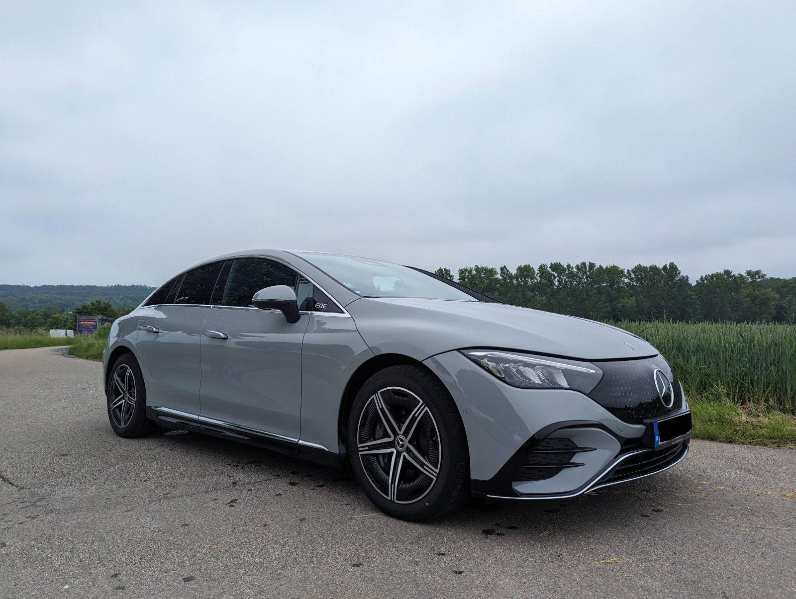 Abbildung des Autos Mercedes Benz EQE 300, A…