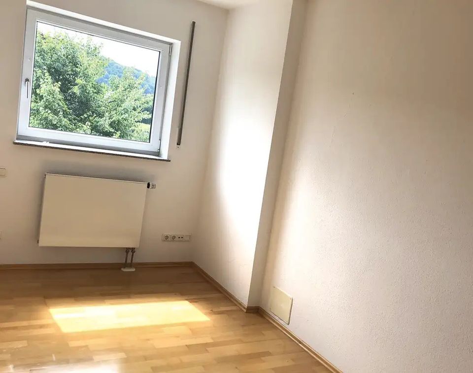 3-Zimmer-Wohnung mit großem Balkon in gepflegtem Mehrfamilienhaus in Eching (Niederbay)