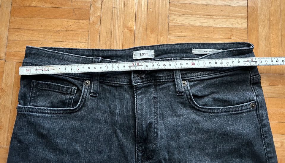 2x Esprit Jeans Herren Gr.30/32 straight in Berlin