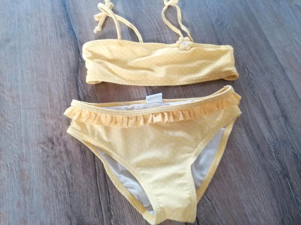 Bikini, gelb, Rüschen, 116 in Bad Kötzting