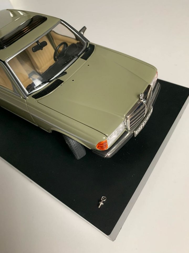 Revell Mercedes-Benz 240 D, 1:18 in Bergisch Gladbach